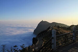 Images Dated 6th November 2009: Emei Shans Golden Summit and the Sea of Clouds