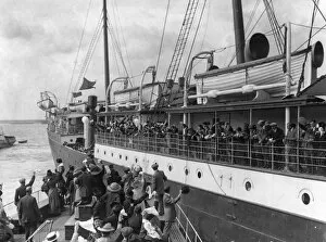 Images Dated 11th August 2017: Emigrants Farewell