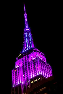 Images Dated 11th September 2014: Empire State Building lights in pink