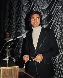 Huty35664 Prints: Engelbert Humperdinck, British Singer