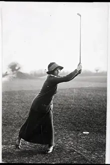 English Woman Golfer Of Early 1900'S
