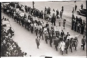 Recruiting Prints: Enlistees March to Army Head Quarters