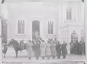 Entourage Awaiting Sultan Leaving Masque