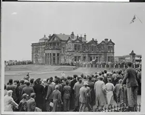Eric Brown Being Observed by Golf Fans