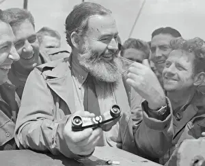 Ernest Hemingway with GIs