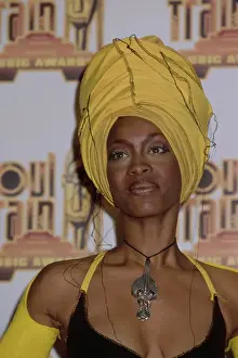 Huty30102 Prints: Erykah Badu Wins At The 12th Annual Soul Train Music Awards