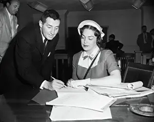 Divorce Prints: Esperanza Wayne in Court with Attorney
