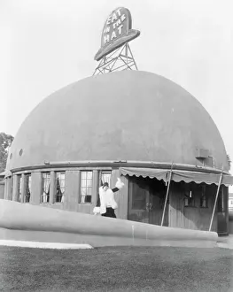 Esther Ralston in Front of Brown Derby