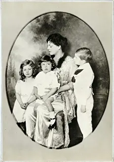 Oval Prints: Ethel Barrymore Seated W/Children