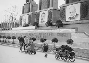Exile Prints: Evacuated Berlin Residents Returning with Belongings