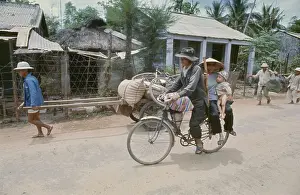 Huty27248 Prints: Evacuating Thang Binh, Vietnam War