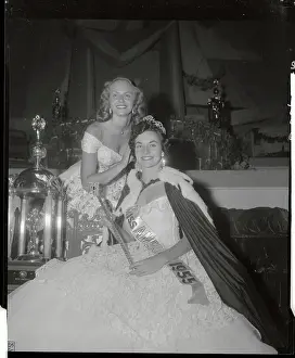 Evelyn Ay Handing Over Her Crown to Lee Ann Meriwether