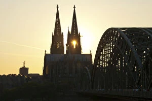 Evening mood, Cologne Cathedral and Hohenzollernbrucke bridge, Cologne, North Rhine-Westphalia, Germany, Europe
