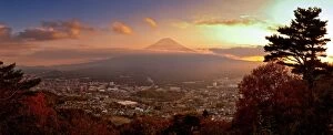 Images Dated 6th November 2009: Evening panorama view of Mt. Fujiyama