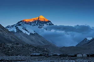 Dawn Gallery: Everest Mountain