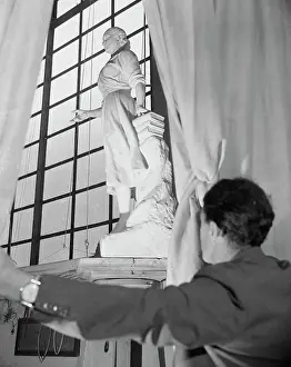 Evi Peron Monument