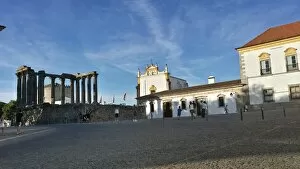 Images Dated 13th August 2014: evora temple