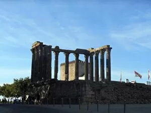 Images Dated 13th August 2014: Evora temple