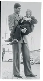 Ewart Potgieter Carrying a Reporter