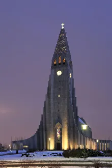 Dave Porter's UK, European and World Landscapes Gallery: Exterior of the Hallgrimskirkja church illuminated