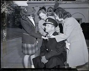 Commander Prints: Family Admiring Commander'S Medal Of Hon