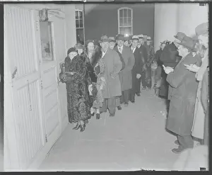 Family Members Waiting for Lindbergh Trial