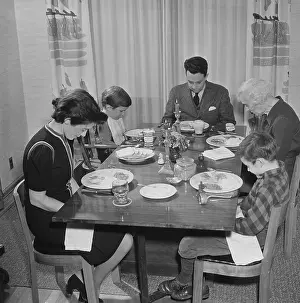 Generations Prints: Family Saying Grace at Dinner