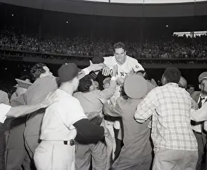 Shoulder Prints: Fans Carry Bobby Thomson On Shoulders