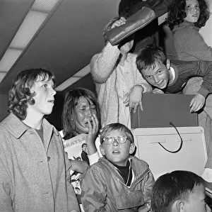Overwhelming Prints: Fans to Welcome Ringo Starr