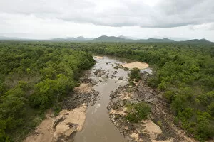 Images Dated 9th May 2017: Faro river, located in the Faro-Lobeke hunting zone, looking north-eastwards towards mountains of the Adamawa Plateau