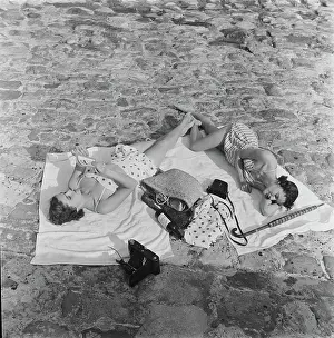Huty25457 Prints: Fashion On Sea by Bill Brandt