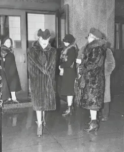 Burton Prints: Fashionable Lucille Burton at Courthouse for Lonergan Trial