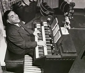 Organ Prints: Fats Waller Playing Organ