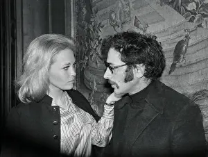Faye Dunaway and Husband in Discussion