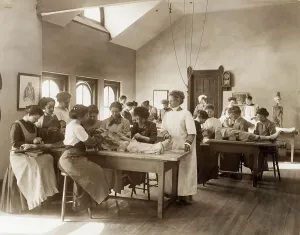Classroom Prints: Female Medical Students Dissecting Cadavers