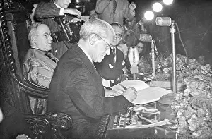 Constitution Prints: Fernando Mello Viani Signs Constitution