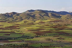 Images Dated 17th May 2014: Field landscape in Gercus, Batman Province, Tur Abdin, Southeastern Anatolia Region, Anatolia