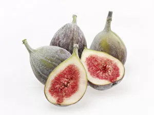 Images Dated 19th April 2011: Figs, three whole and two halves