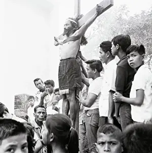 Holy Week Prints: Filipinos Create Reenactment for Holy Week