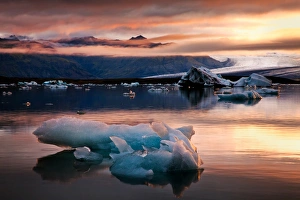 Images Dated 11th August 2011: Fire in sky