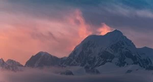 Images Dated 8th December 2015: First light at Mount cook peak