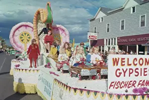 Huty25827 Prints: Fischer Quints Gypsy Day Parade