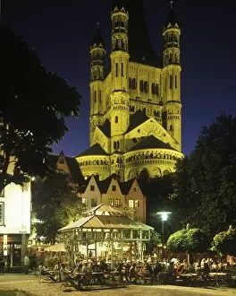 Images Dated 9th March 2010: Fischmarkt square and Gross St. Martin church, in the evening, illuminated, old town, Cologne