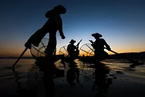 Images Dated 17th December 2013: Fishermen at Inle lake