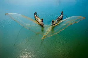 Images Dated 1st May 2014: Fishermen throw fishing net on boats to catch fish in Hue, Vietnam