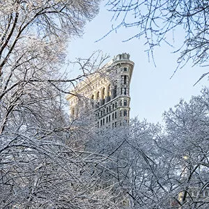Images Dated 14th February 2014: Flatiron Building under snow, New York