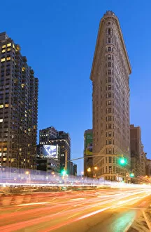 Dramatic Looking Flatiron Building Gallery: Flatiron Building and traffic on 5th Avenue, Manhattan, New York City