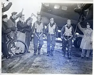 Cheering Prints: Fliers, Crew Are Cheered As They Walk