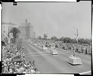 Karl E Prints: Floats Carrying Miss Universe Contestants