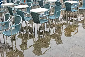 Images Dated 10th November 2014: Flooded cafe in St Marks square, Venice